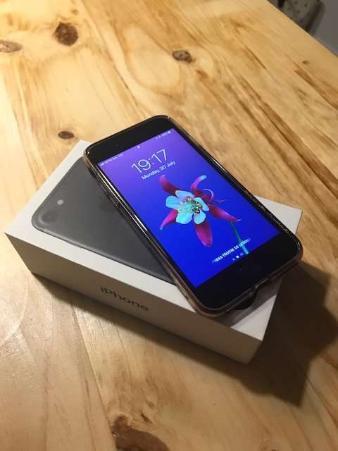 Apple iPhone 7 128GB Excellent Condition - Black
