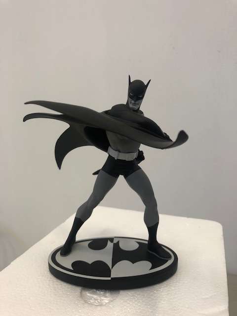 ULTRA-RARE | BATMAN BLACK AND WHITE STATUE NO.7 - LIMITED EDITION #1047