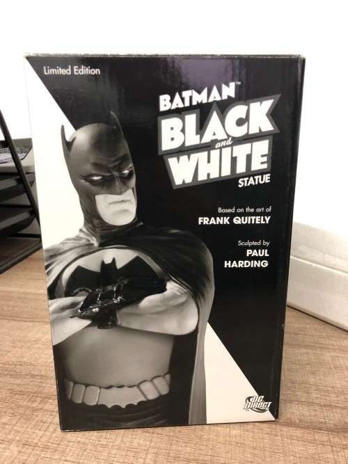 ULTRA-RARE | BATMAN BLACK AND WHITE STATUE NO.29 - LIMITED EDITION #1127