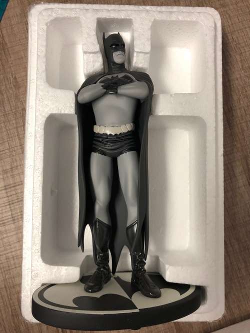 ULTRA-RARE | BATMAN BLACK AND WHITE STATUE NO.29 - LIMITED EDITION #1127