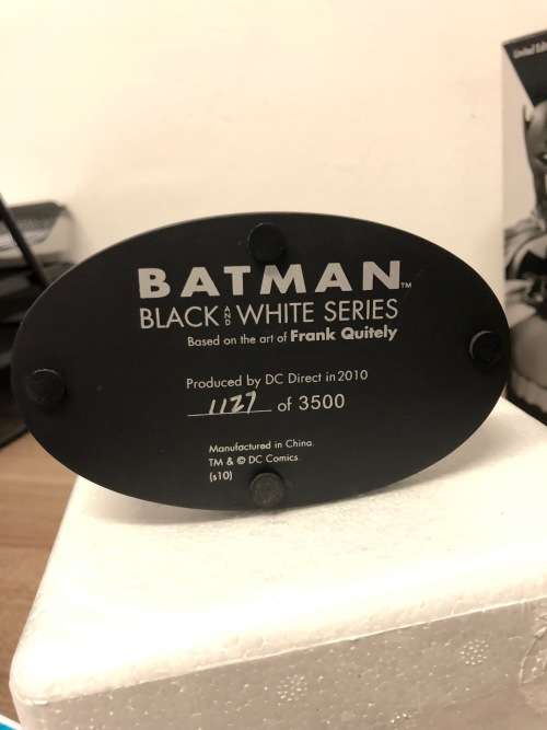 ULTRA-RARE | BATMAN BLACK AND WHITE STATUE NO.29 - LIMITED EDITION #1127
