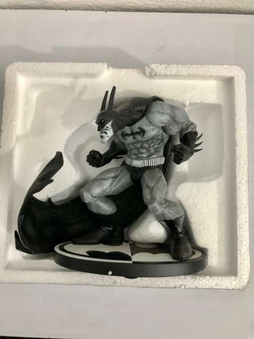 ULTRA-RARE | BATMAN BLACK AND WHITE STATUE NO.40 - NOT LIMITED EDITION
