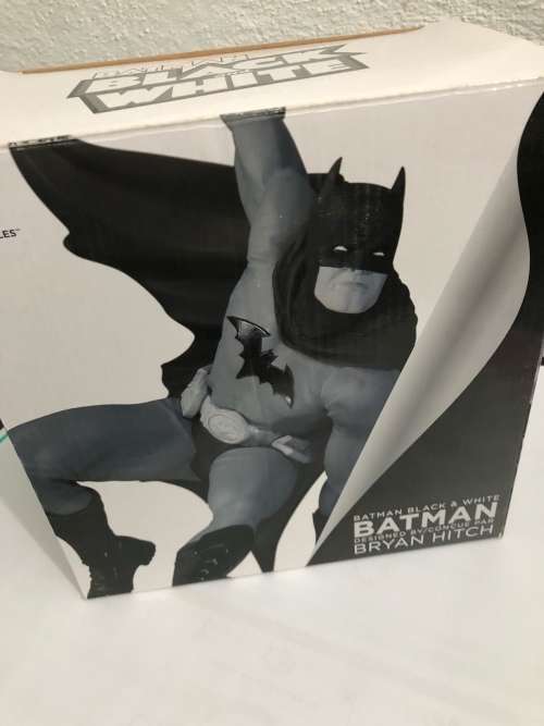 ULTRA-RARE | BATMAN BLACK AND WHITE STATUE NO.66 - LIMITED EDITION #0334