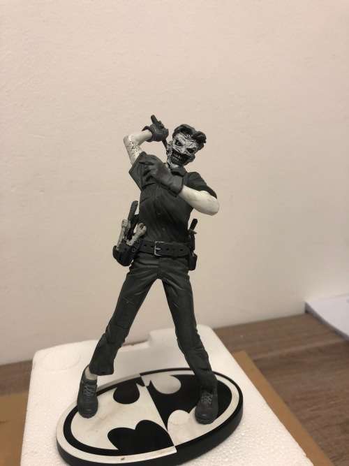 ULTRA-RARE | BATMAN BLACK AND WHITE STATUE NO.52 - NOT LIMITED EDITION