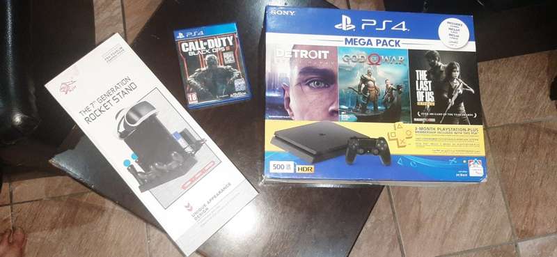 PlayStation 4 Slim 500GB + PS4 Rocket Cooling Stand + Call Of Duty Black Ops 3