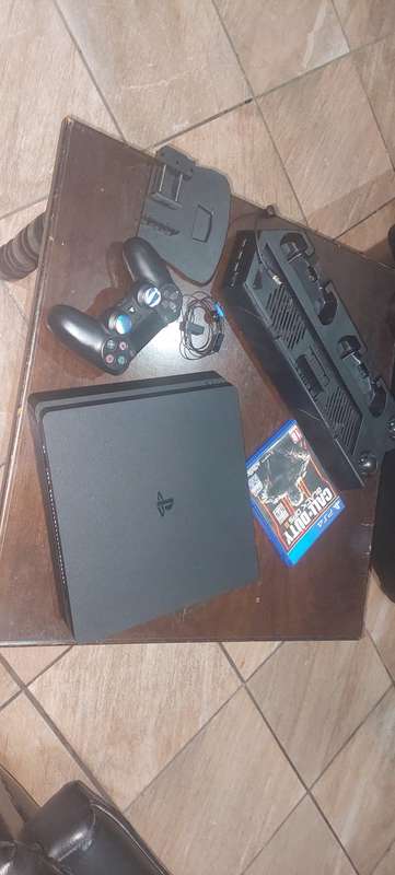 PlayStation 4 Slim 500GB + PS4 Rocket Cooling Stand + Call Of Duty Black Ops 3