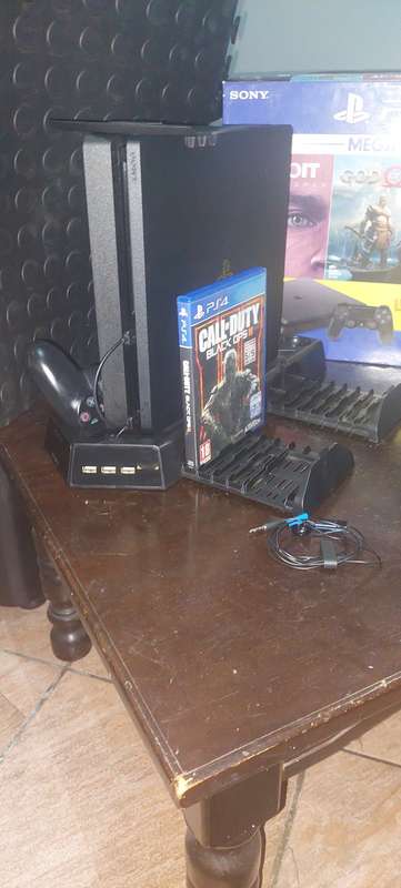 PlayStation 4 Slim 500GB + PS4 Rocket Cooling Stand + Call Of Duty Black Ops 3