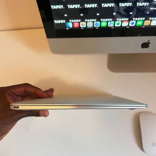 Macbook 12inch 256GBssd , 8GB ram