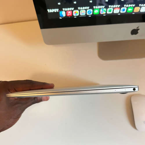 Macbook 12inch 256GBssd , 8GB ram