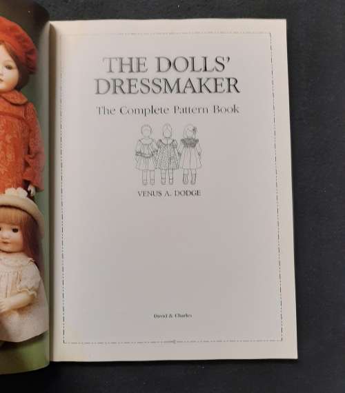 The Dolls` Dressmaker - Venus A. Dodge