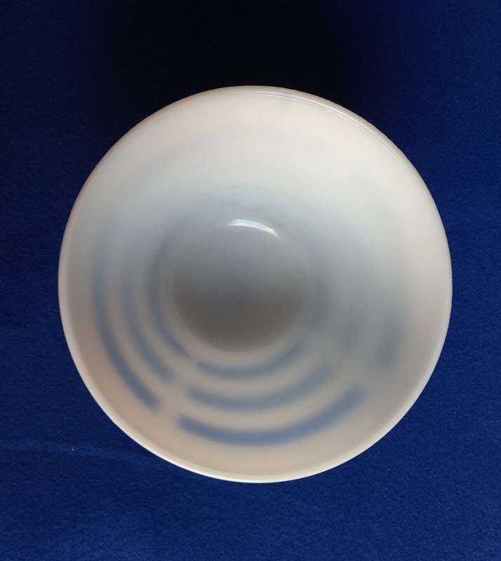 Milk glass mixing bowl (Medium)