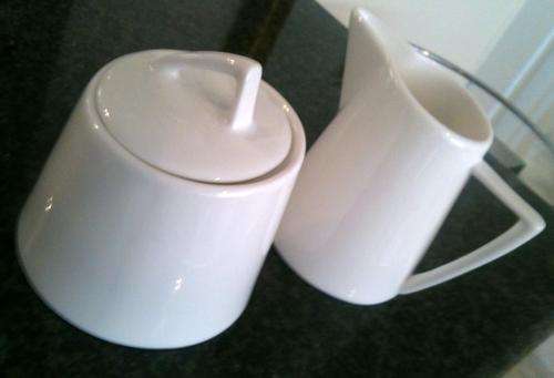 MAXWELL & WILLIAMS - SUGAR CREAMER SET BOXED