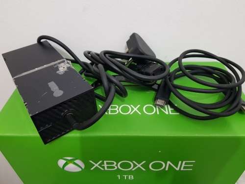 1TB XBOX ONE + CONTROLLER + HEADSET