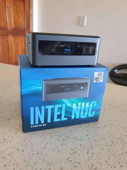 ****IN BOX**** - 10th gen i5 NUC + 8gb ram + 256gb nvme