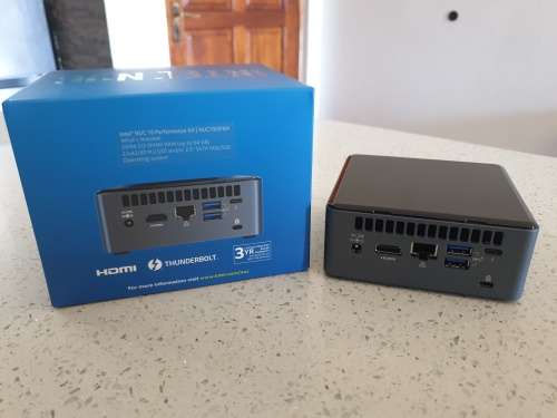 ****IN BOX**** - 10th gen i5 NUC + 8gb ram + 256gb nvme
