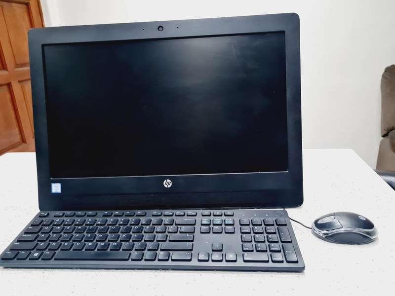 HP All in One PC - i3 6th + 8gb + 1tb