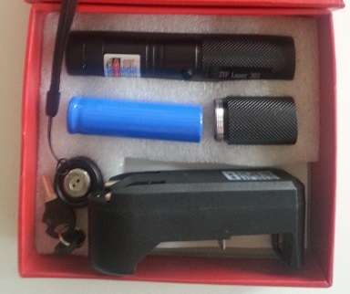 LASER POINTER 1000mw Green colour : 3.7v 4000mAH; Battery18650 & AC Charger & Key lock