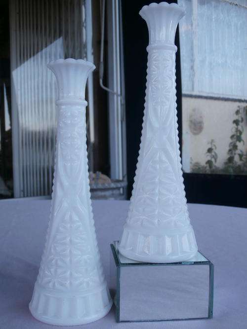 2 X VINTAGE MILK GLASS VASES VERY COLLECTABLE .