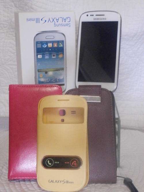 MINT CONDITION SAMSUNG S3 MINI PLUS 3 FREE COVERS/ HOLDERS. JUST OVER A YEAR OLD