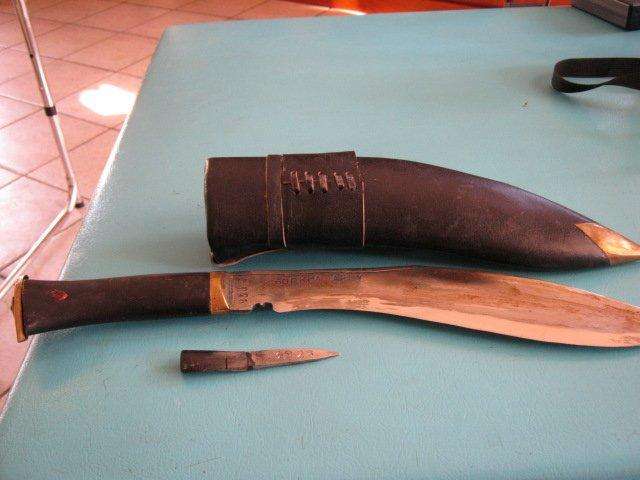 Gorkha - knife (note one small knife missing)
