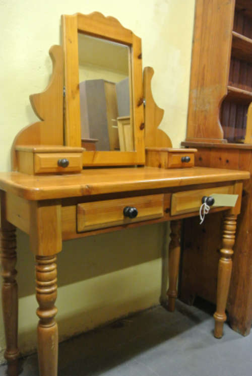 orrigan pine dressing table