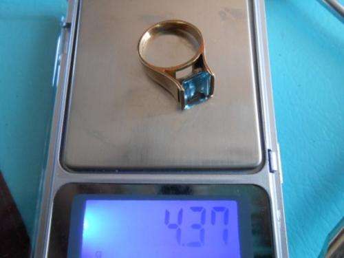 9ct Gold ring with blue stone