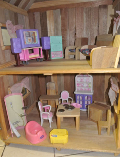 2 floors wooden Doll house with furniture