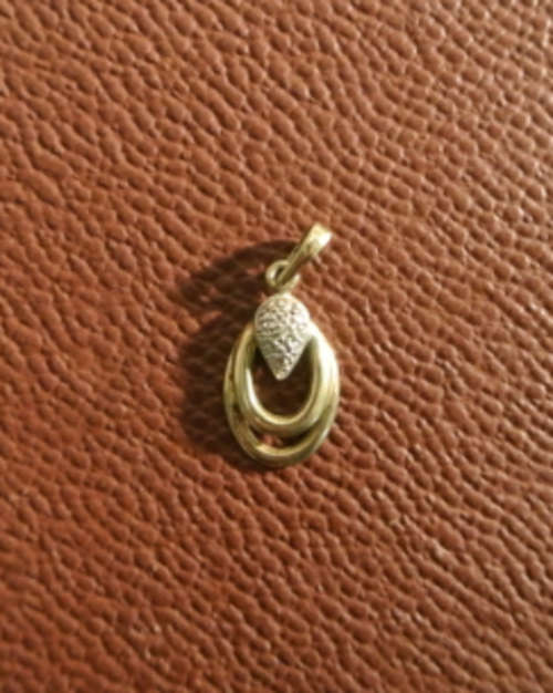 9ct Gold Diamond chip Pendent 1.3g