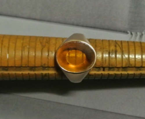 9ct Gold ring with Orange stone 6.7g