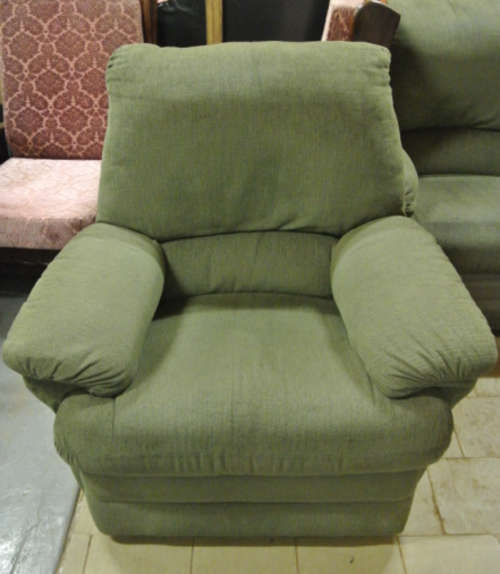 dark green lazy boy chair(in good condition)