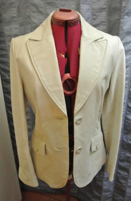 Lady's white leather jacket (woolworths) size12