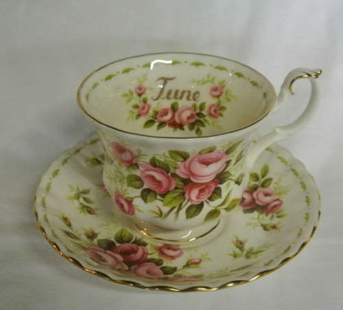 Royal Albert-"Roses" Tea cup and saucer