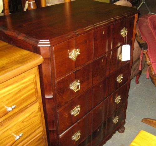 imbuia 5 draws chest of draws (bigger one)
