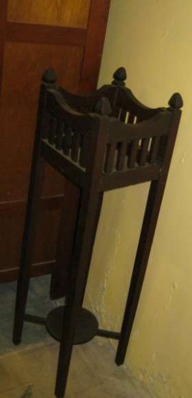 solid wooden palm stand