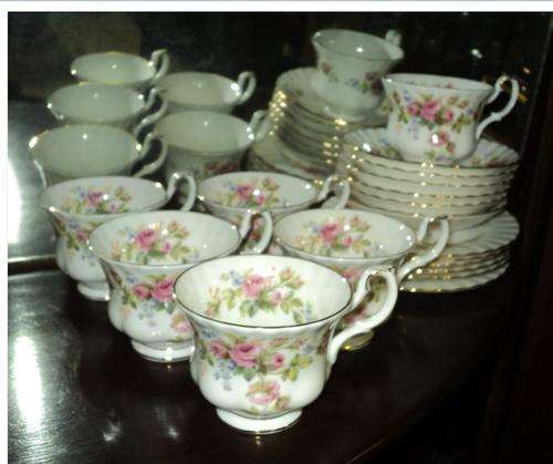 royal Albert set  (a)