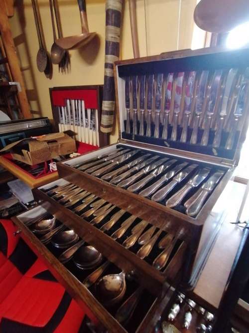 Antique cutlery set in oak box