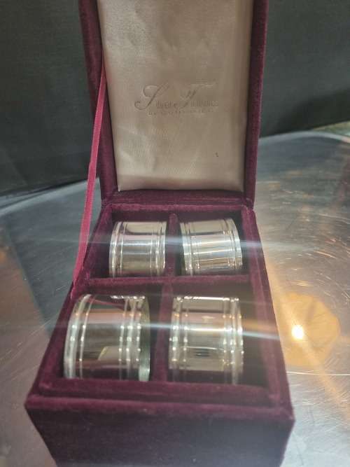 Silver plated servitte holder`s