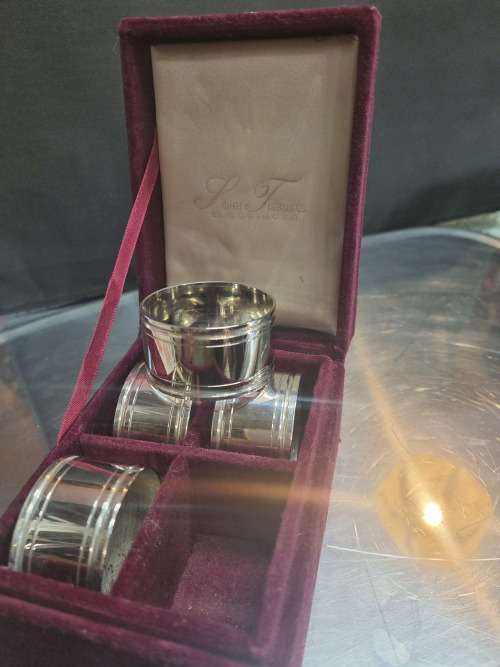 Silver plated servitte holder`s