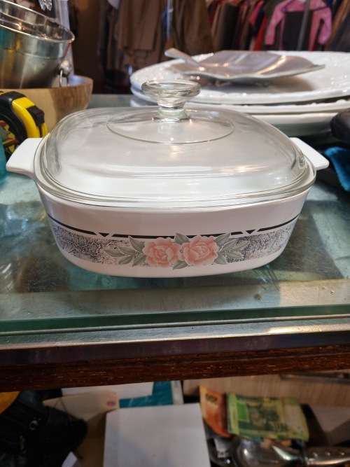 Antique corningware 2liter dish with lid