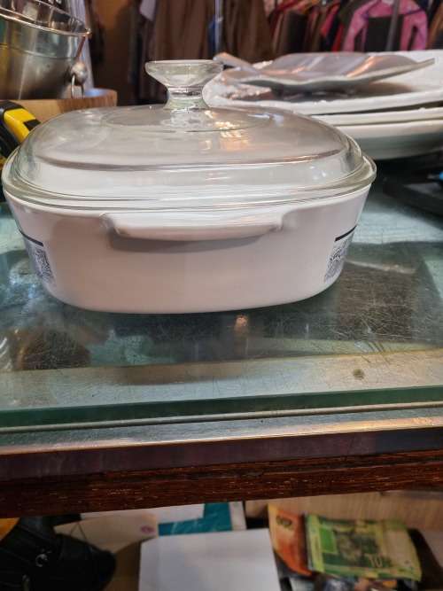 Antique corningware 2liter dish with lid