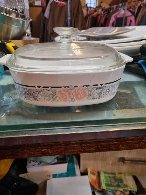Antique corningware 2liter dish with lid