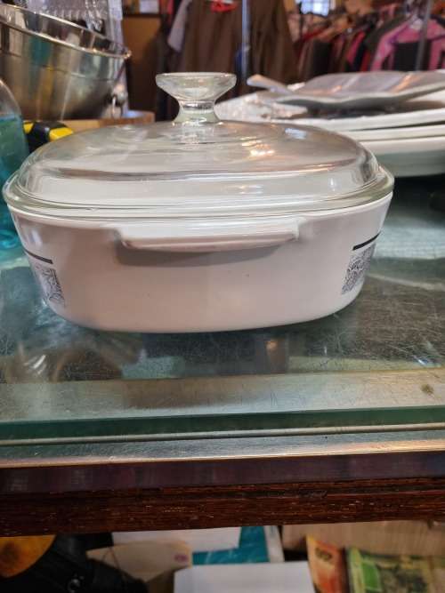 Antique corningware 2liter dish with lid