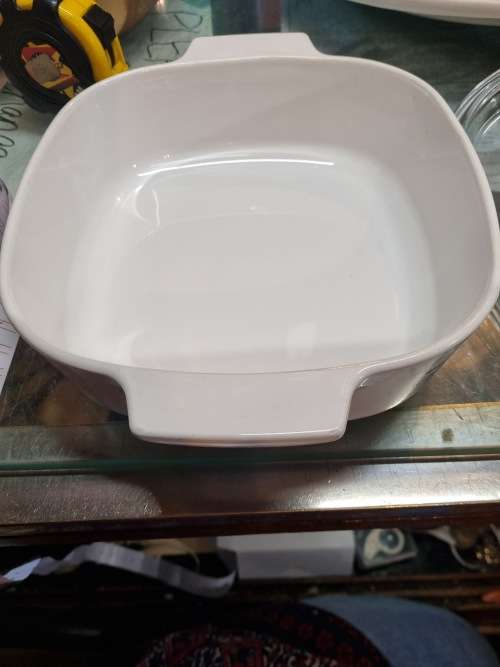 Antique corningware 2liter dish with lid