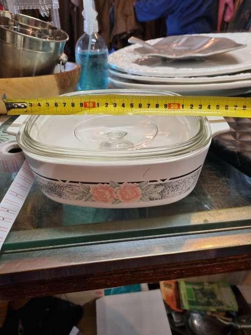 Antique corningware 2liter dish with lid