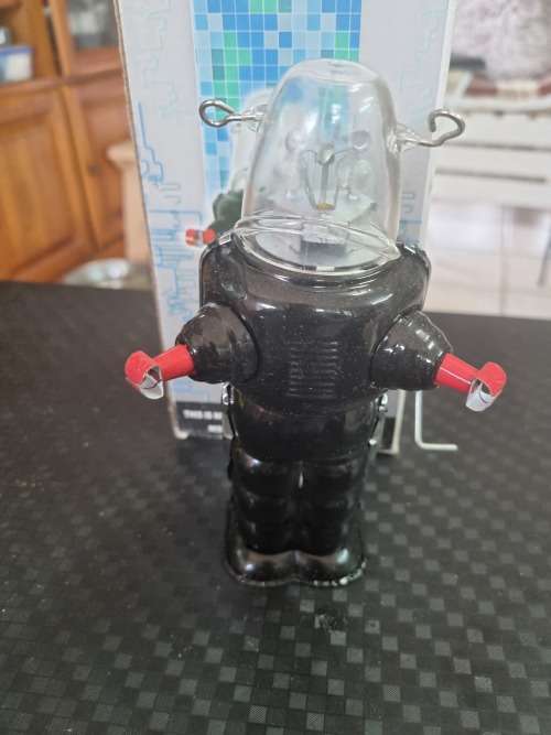 Tinplate robot