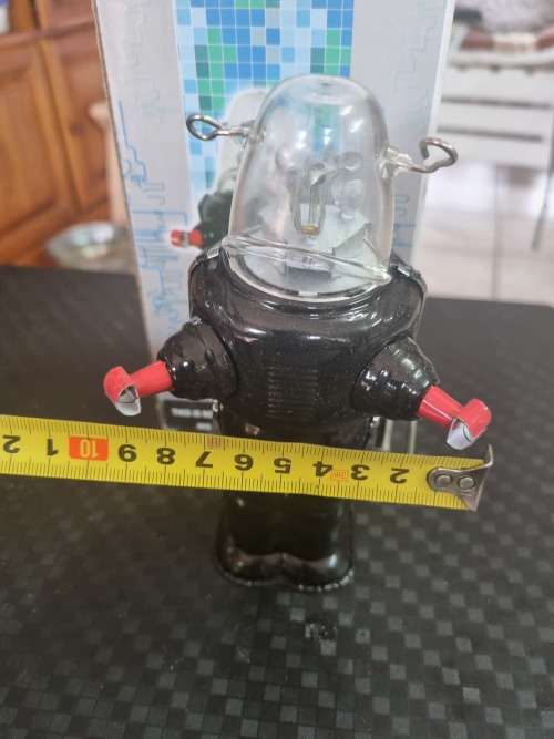 Tinplate robot