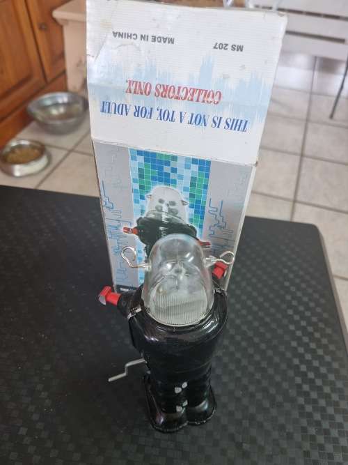 Tinplate robot