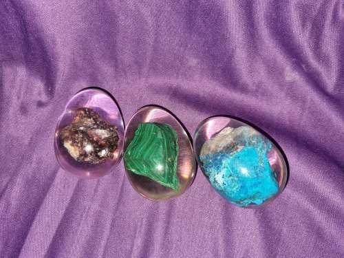 Resin eggs with natural stones inside
