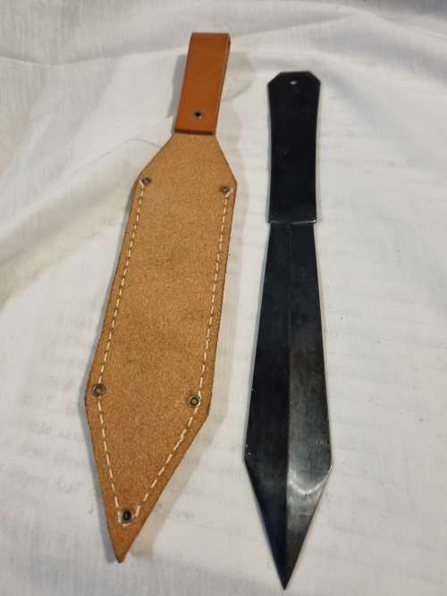 Throwing knife