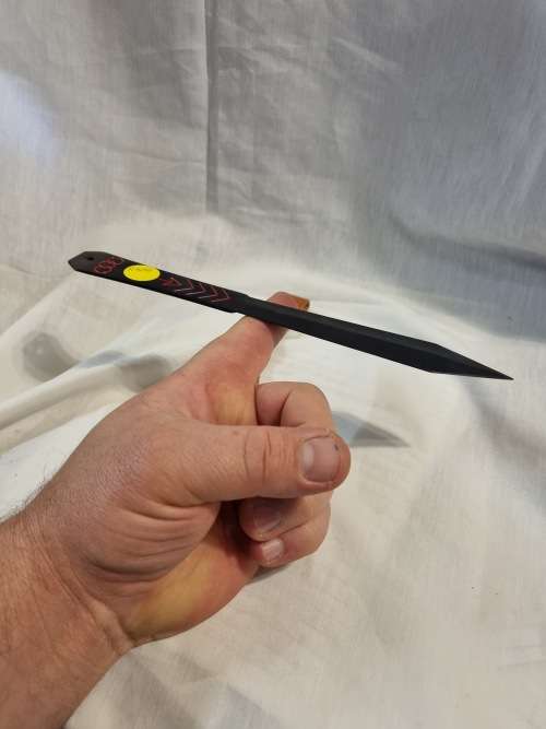 Throwing knife
